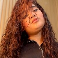 AlomdraPeach webcam model