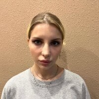 AgnesAllen Adlı Modelin Çevrimdışı Sohbet Odası