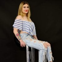 Emmily000 Chat Room offline