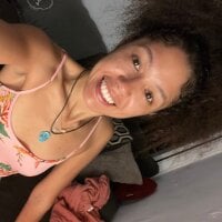 yesiflyyy's Offline Chat Room