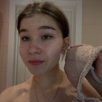 zularattan's profile image