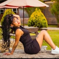 Nia_Aishaa webcam