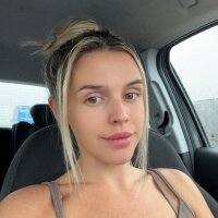 Blondebxbes Adlı Modelin Çevrimdışı Sohbet Odası