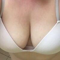 Elegant_Emma37