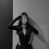queen_shy