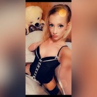 MissBlondiii90's Offline Chat Room