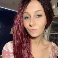 Evie1013's Offline Chat Room
