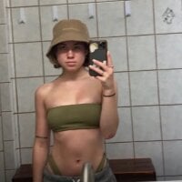 babykelly1's Offline Chat Room