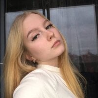 JuanitaBaker's Offline Chat Room