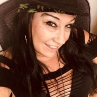 CandyKisses420's Offline Chat Room