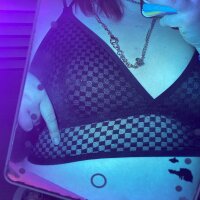 bunniibaby's Offline Chat Room