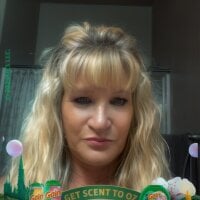 Bornbutiful's Offline Chat Room