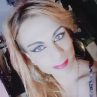 Tiffany_99's Offline Chat Room
