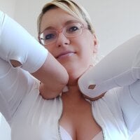 VikaKing webcam model