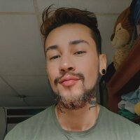 leon_castiblanco's Offline Chat Room