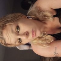 ladyspooner's Offline Chat Room