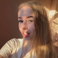 LunaCrave model avatar
