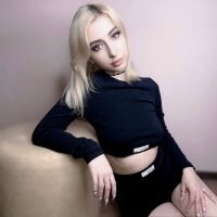 EmmaKissi's Offline Chat Room