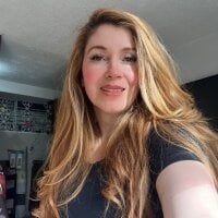 Laura_hotmilf webcam