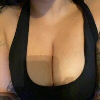 latinalady's Offline Chat Room