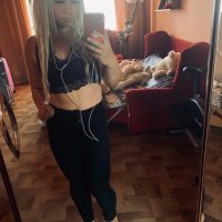 AlexaXXGold's Offline Chat Room