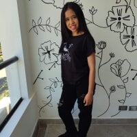 HelenLewis7 Adlı Modelin Çevrimdışı Sohbet Odası