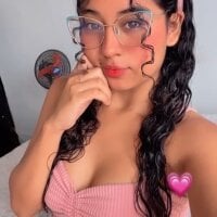 mia_coluccy_kiss webcam model