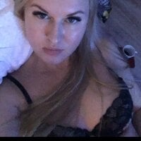 Iwantyouuuuuu webcam model