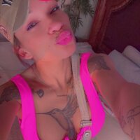 BellaJay504's Offline Chat Room