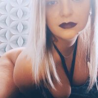 sweetdreams699's Offline Chat Room