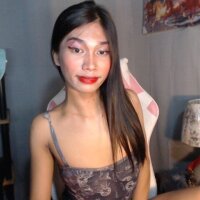 Model YOUR_HOT_LITTLE_ASIANXXX