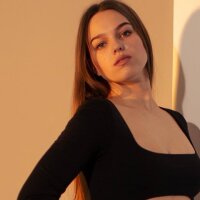 VioletPrat Adlı Modelin Çevrimdışı Sohbet Odası