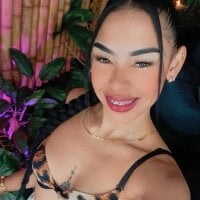 scarletsummer25 webcam model