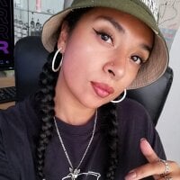 bonnie_tucci23 webcam model