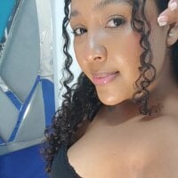 Antonella_Owens Adlı Modelin Çevrimdışı Sohbet Odası