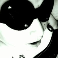 x0xqueenbx0x's Offline Chat Room