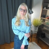 MaxinaJohnson's Offline Chat Room