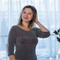 Ella_Lessie's Offline Chat Room