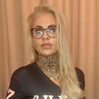 Sporty-sexy-blonde