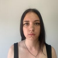AgnesMezein Adlı Modelin Çevrimdışı Sohbet Odası