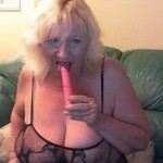 filthygilf's Offline Chat Room