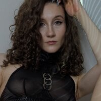 laracroftmansion webcam model