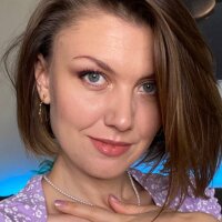 LilyWoman naked in live sex video chat