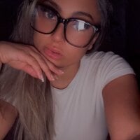 babygirl_ak webcam model