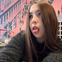 ella_lucky's Offline Chat Room