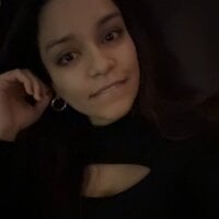 adrianaxo1 webcam model