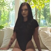 Evva_brunette model avatar