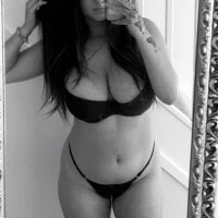 NaughtyNells webcam model