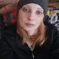 Angie_Lucky's Offline Chat Room