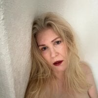 Autumn50_CurvyBlondeX webcam